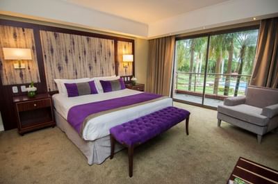 habitacion con cama king de hotel iguazu grand