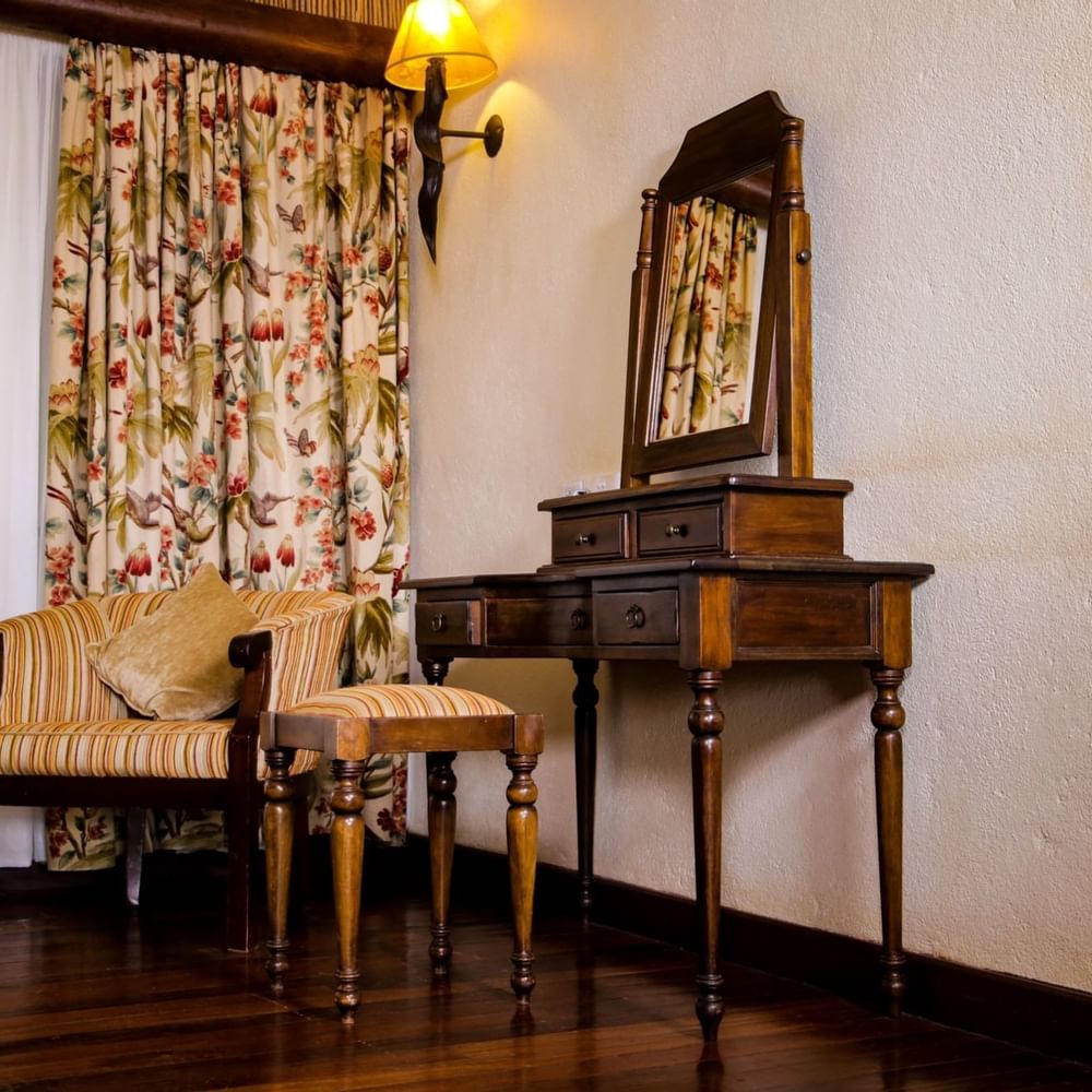 suite - dressing table