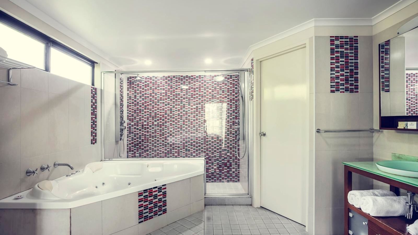 Interior of Resort Spa Suite Bathroom at Novotel Darwin Airport