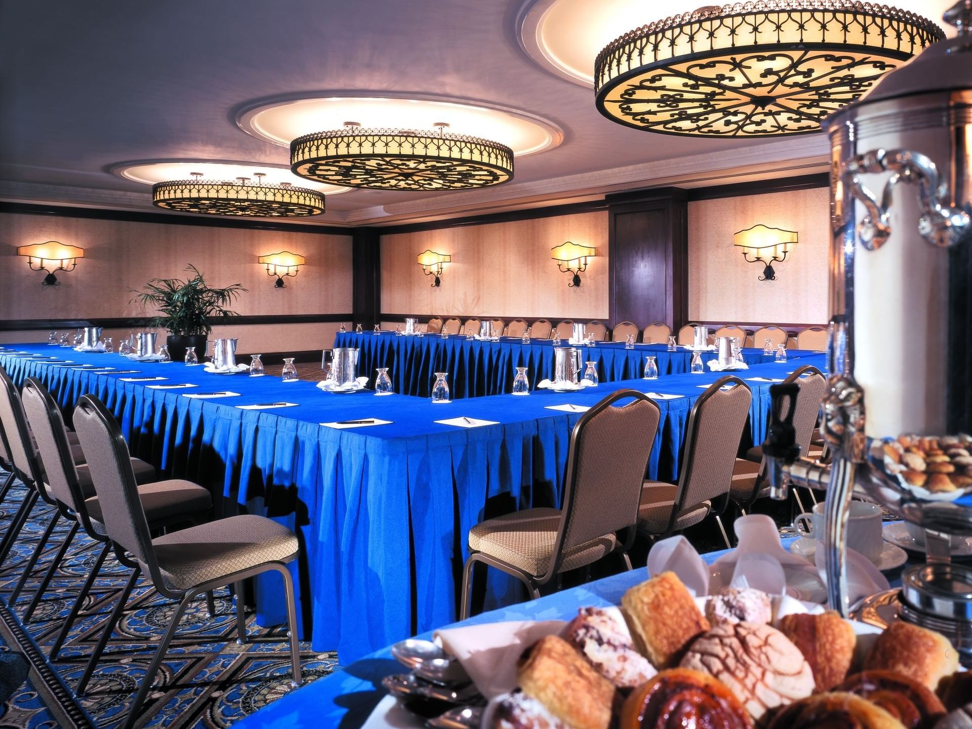 U-shaped table set-up in Princesa at Mundo Imperial