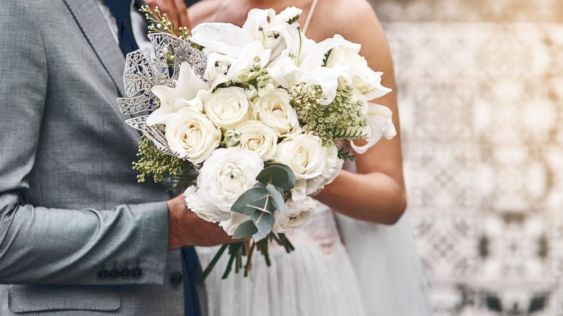 Wedded couple with a Flower bouquet at FA Acapulco Villas