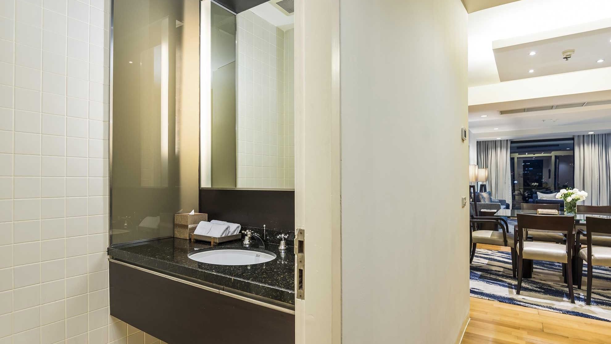 Sukhumvit Hotel ThreeBedroom City View at Emporium Suites