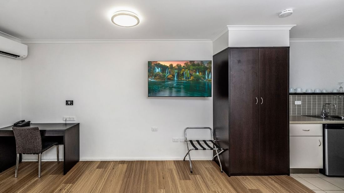Amenities in a Deluxe Twin Room for a comfortable stay at Mercure Townsville
