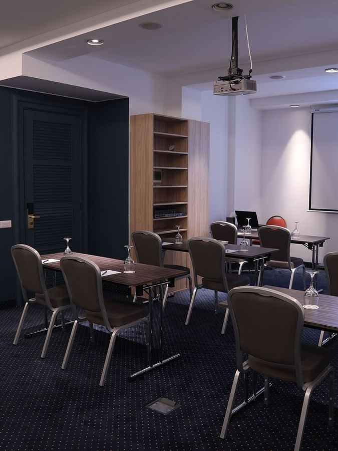 Classroom-style seating facing a projector screen beside the refreshment station in Gallery at Warwick Palm Beach Hotel