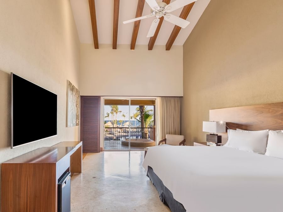 TV, King bed & Chair in Presidential Suite at La Colección