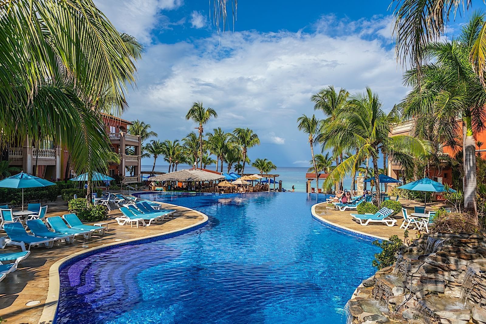 Splendid outdoor pool with the sea view at Infinity Bay Resort