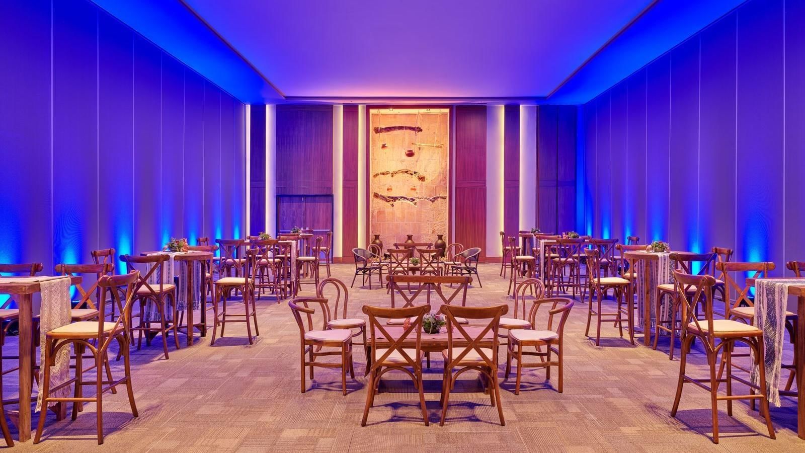 Dining tables in Arroyo hall at Grand Fiesta Americana Oaxaca