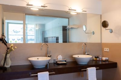 Aimia Hotel - Badezimmer der Junior Suite