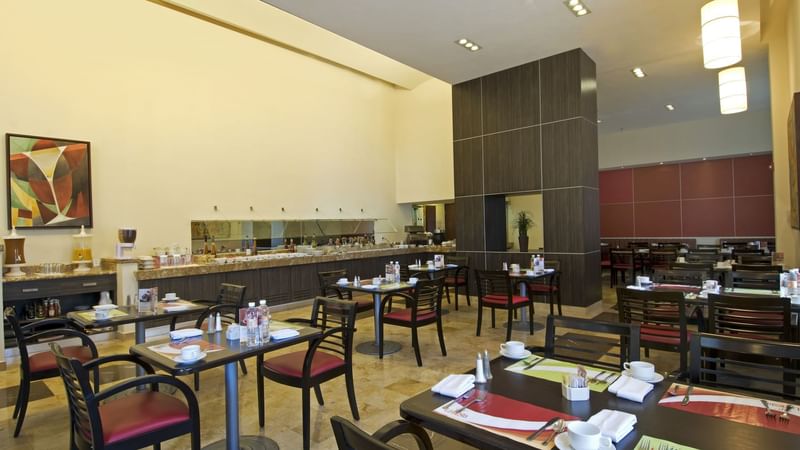 Table set-up in the restaurant at Fiesta Inn Ciudad Obregón