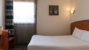 A classic bed room at Hotel La Belle Etape 