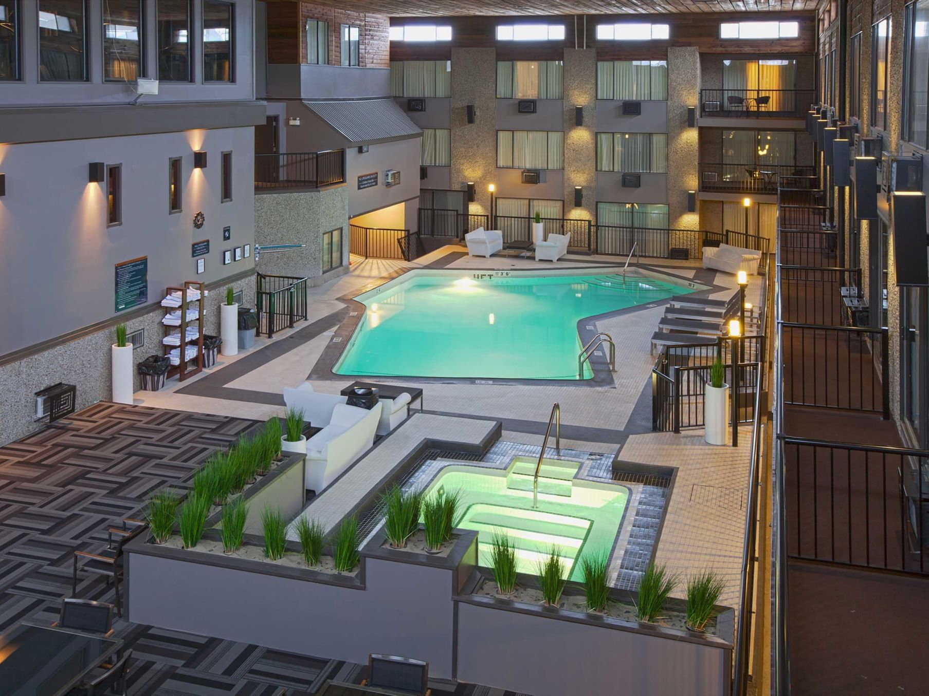 Indoor Pool Sandman Hotel & Suites Kelowna