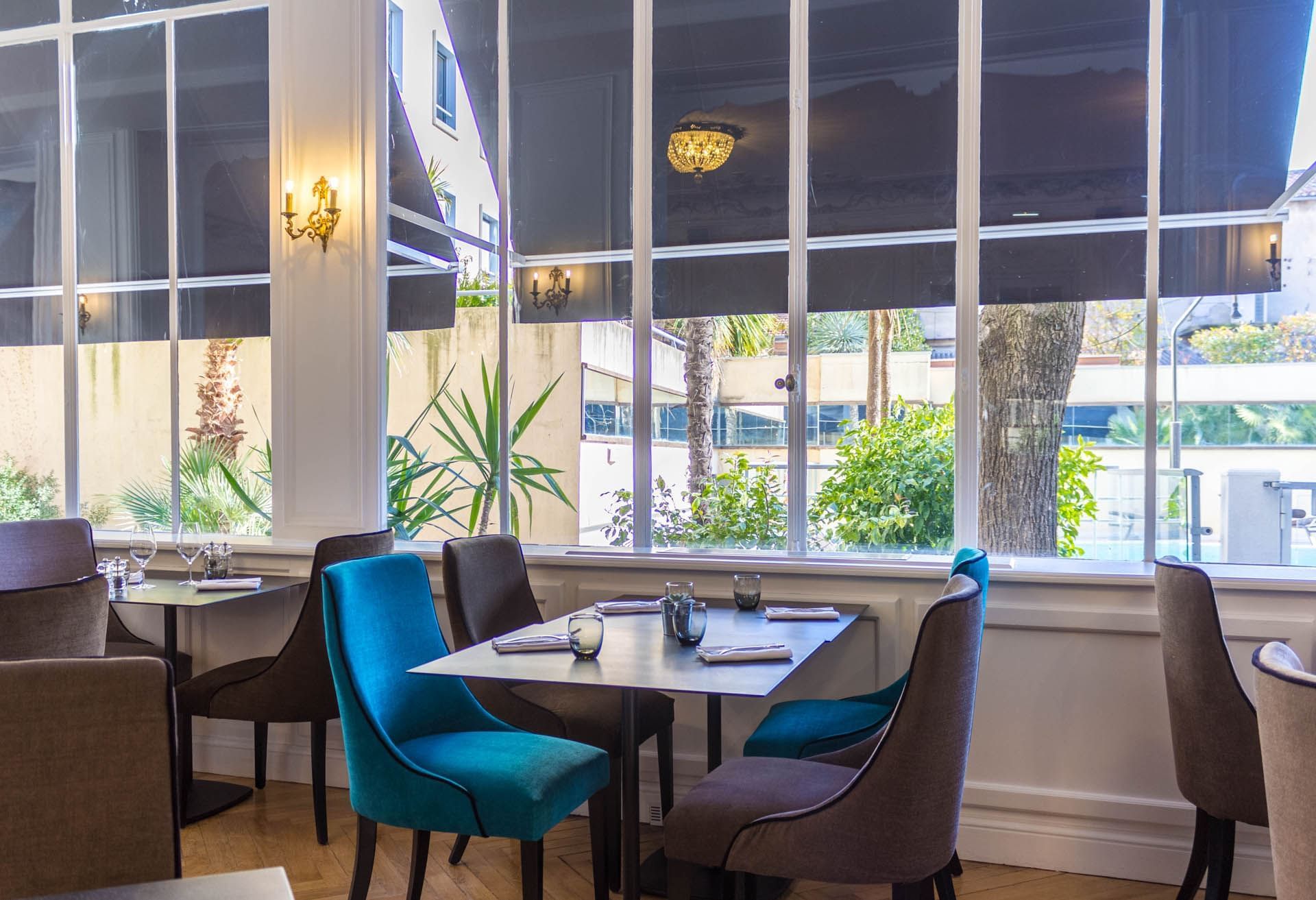 Coin salle à manger du restaurant à l'Oceania Le Métropole Montpellier