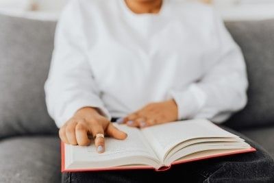 A person reading a book as part of our book lover Orlando guide near Rosen Inn International.