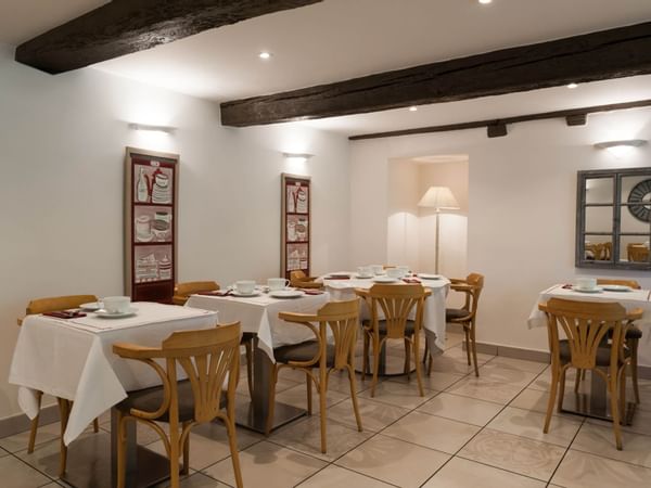 Salle du petit-déjeuner à l'hôtel Clos St Elois, The Originals