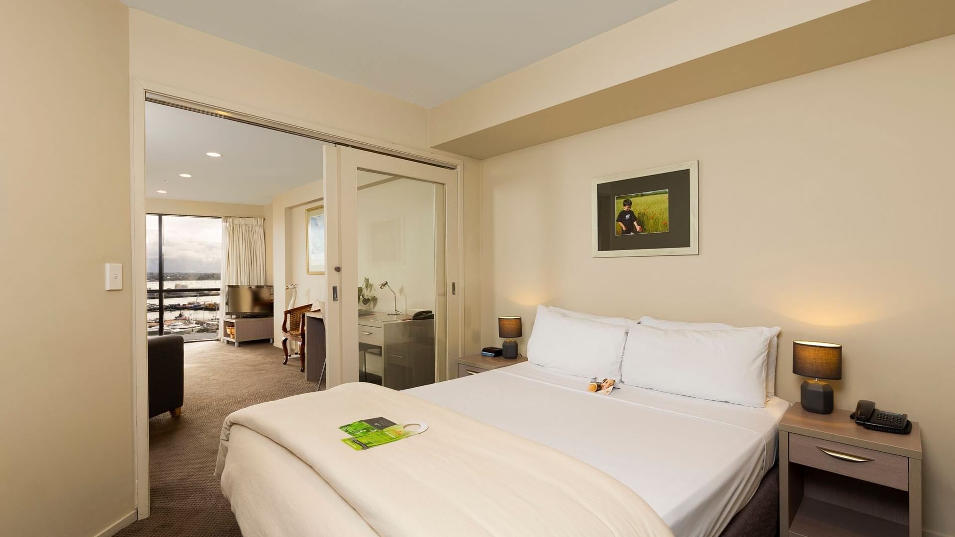 One Bedroom Apartment with Harbour View The Chancellor on Hobson