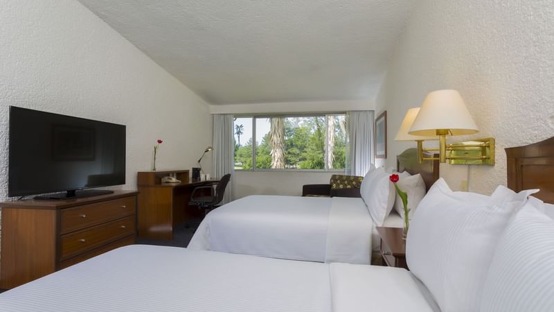 Double beds & TV in Superior Double Room at Gamma Pachuca