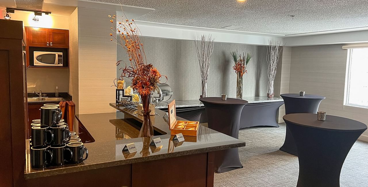 Coast Edmonton Plaza Hotel by APA meeting room