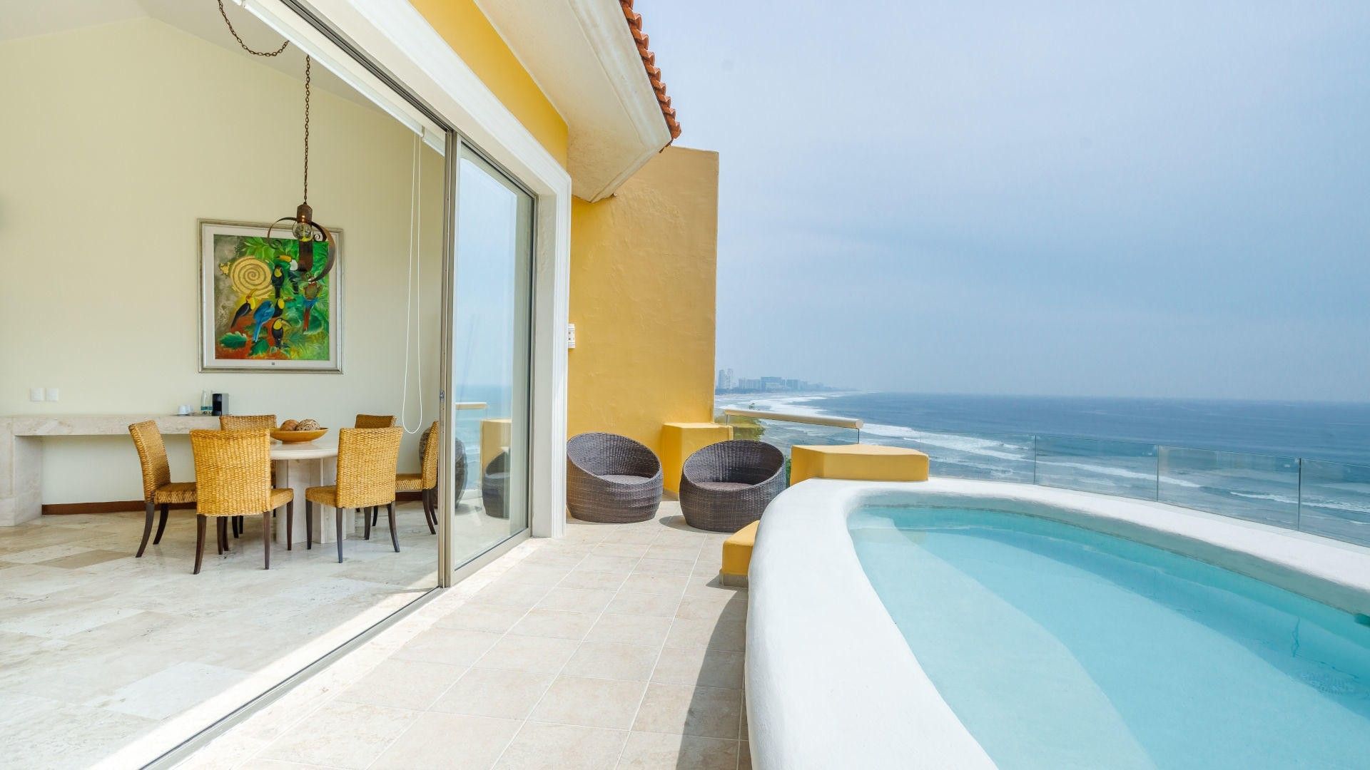 Es un hotel muy c&oacute;modo, con una vista hermosa;
 by  