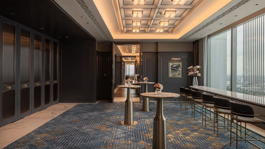 Penthouse Suite with Lounge Access in a hotel near BTS Skytrain