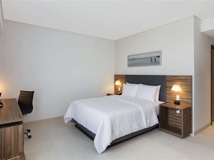 Cozy Accessible Room at Fiesta Inn Express Cancún Cumbres with wood accents and desk, comfortable accommodations in Cancún