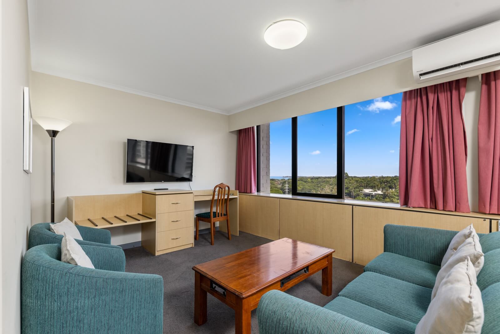 Hotel & Rooms Darwin Frontier Hotel Darwin