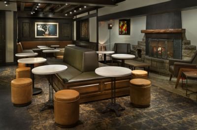 Starbucks at Cheshire Inn St Louis seating area