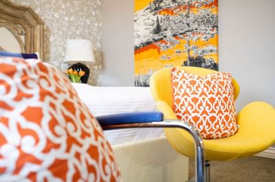 Comfy chairs with pillows in King Premiere at Retro Suites Hotel