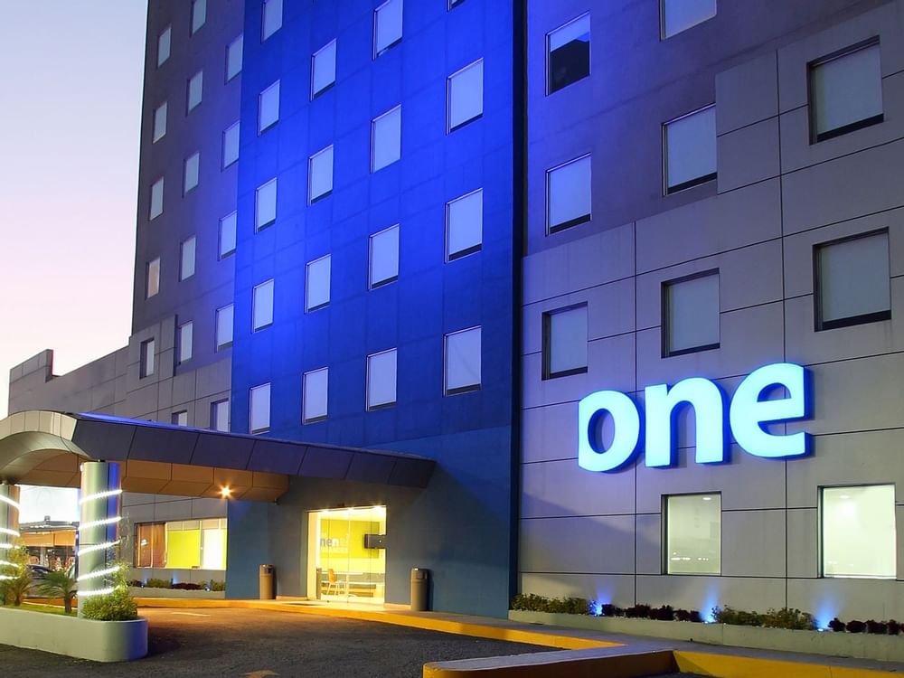 Vista exterior del hotel One Querétaro Aeropuerto