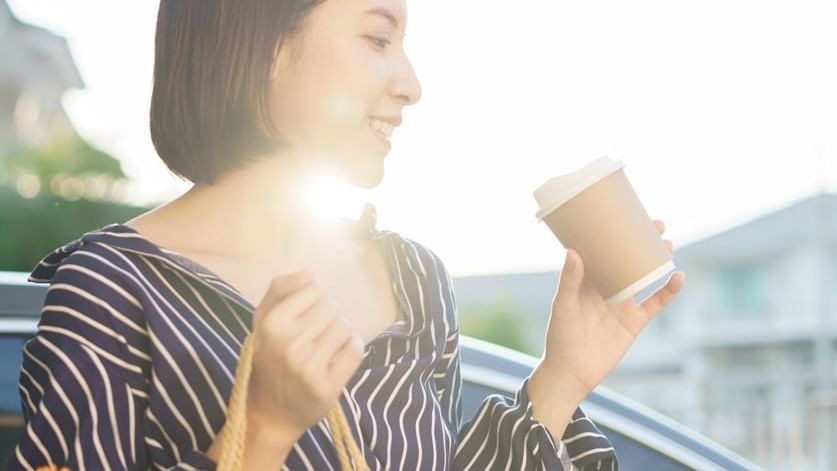 A lady holding a coffee cup at Warwick Le Crystal