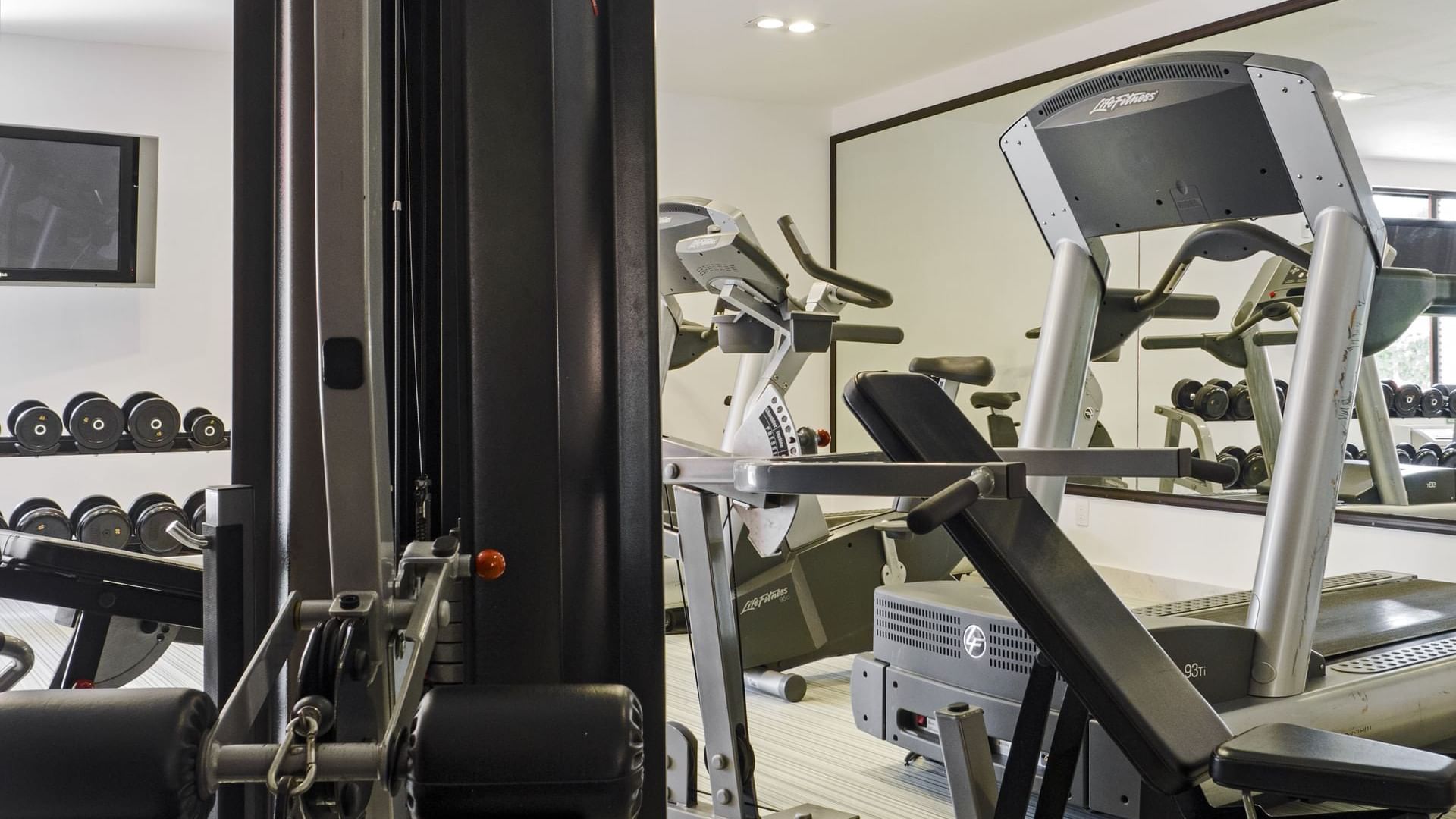 Interior of the fitness center at Fiesta Inn León