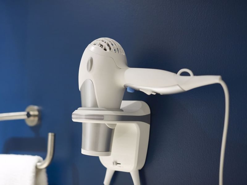 Primer plano de un Secador de Pelo en la Habitación Superior 2 Doble de One Hotels