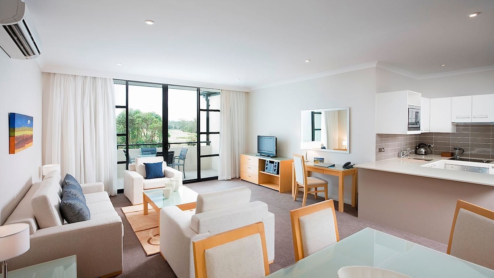 Luxury One bedroom apartment at Mercure in Wyong