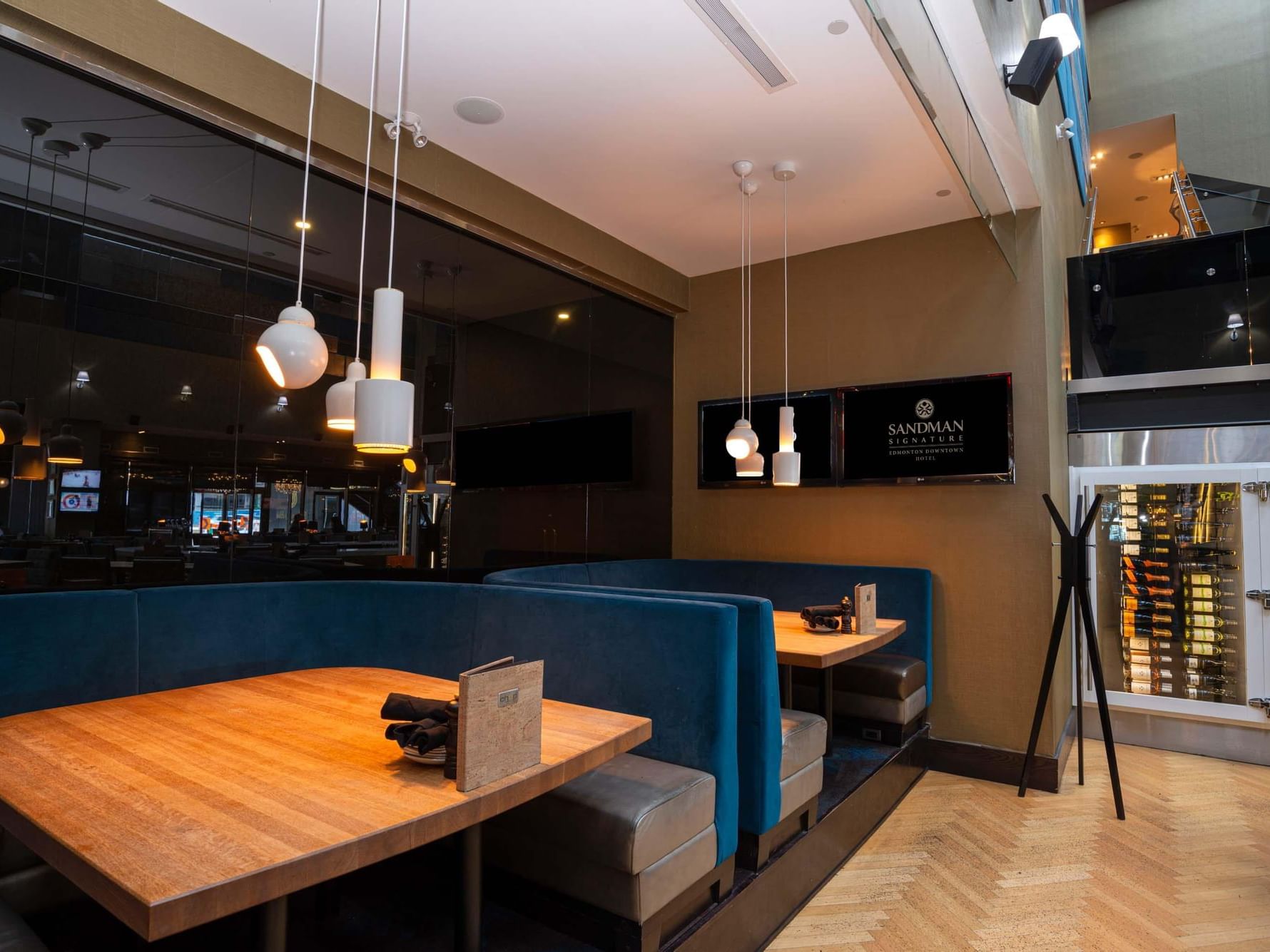 Guest Breakfast Sandman Signature Edmonton Downtown Amenities