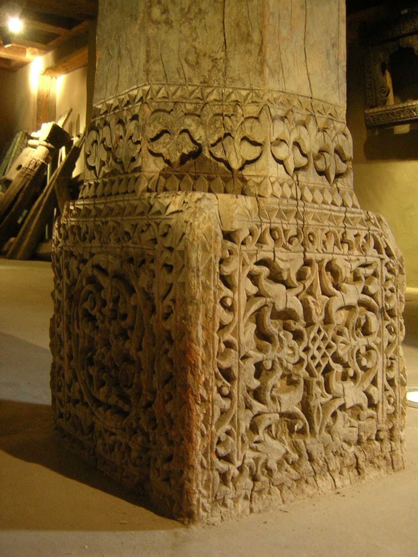 Carvings in columns at Durbar Museum near Shigar Fort Residence
