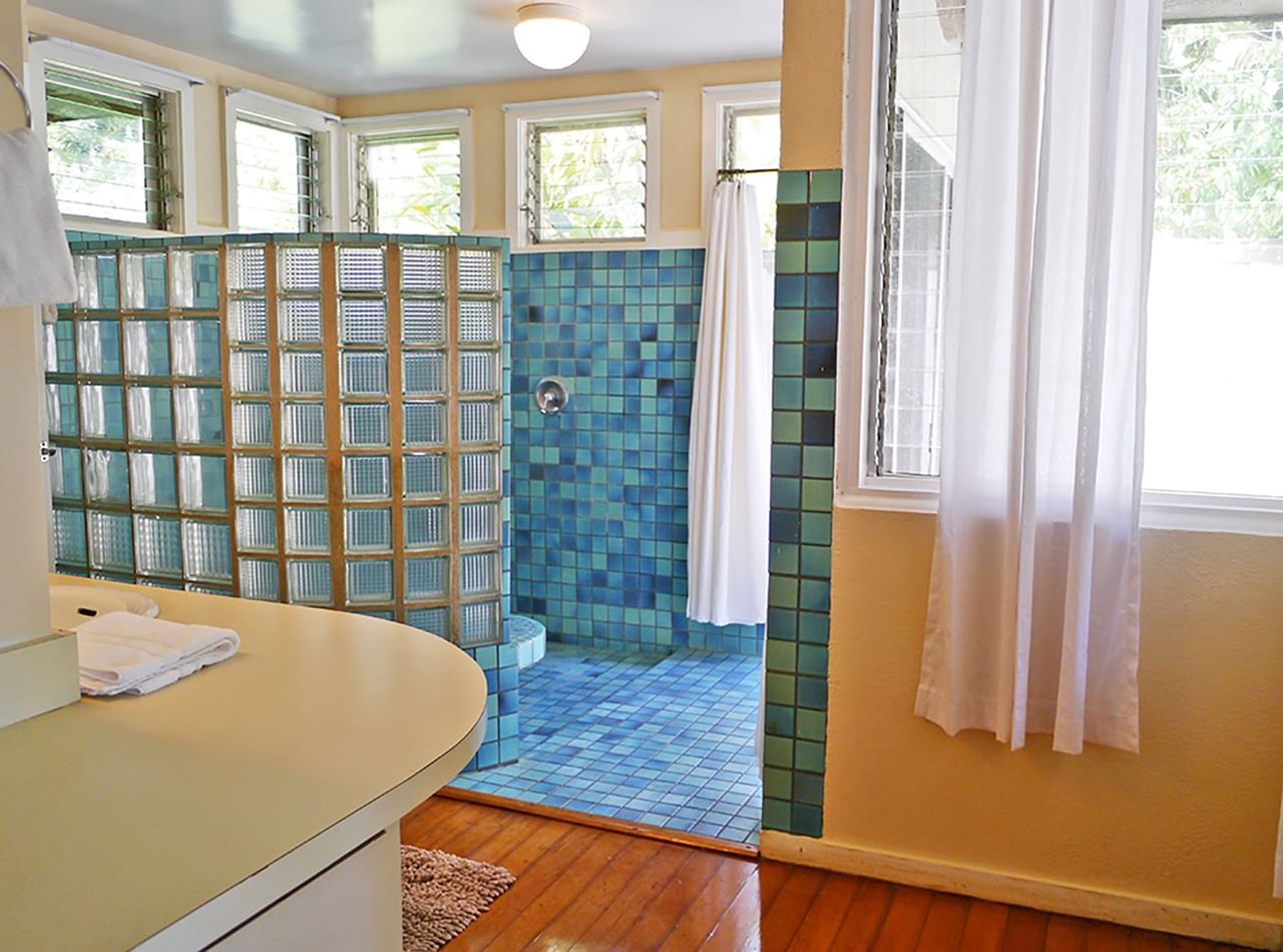 cottage washroom at Waimea Plantation Cottages
