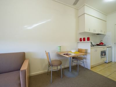 College Square on Lygon_1 Bedroom Apartment - Dining & Kitchen
