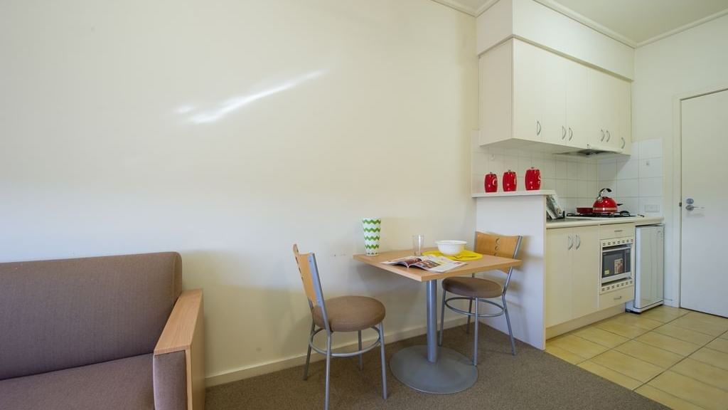 College Square on Lygon_1 Bedroom Apartment - Dining & Kitchen