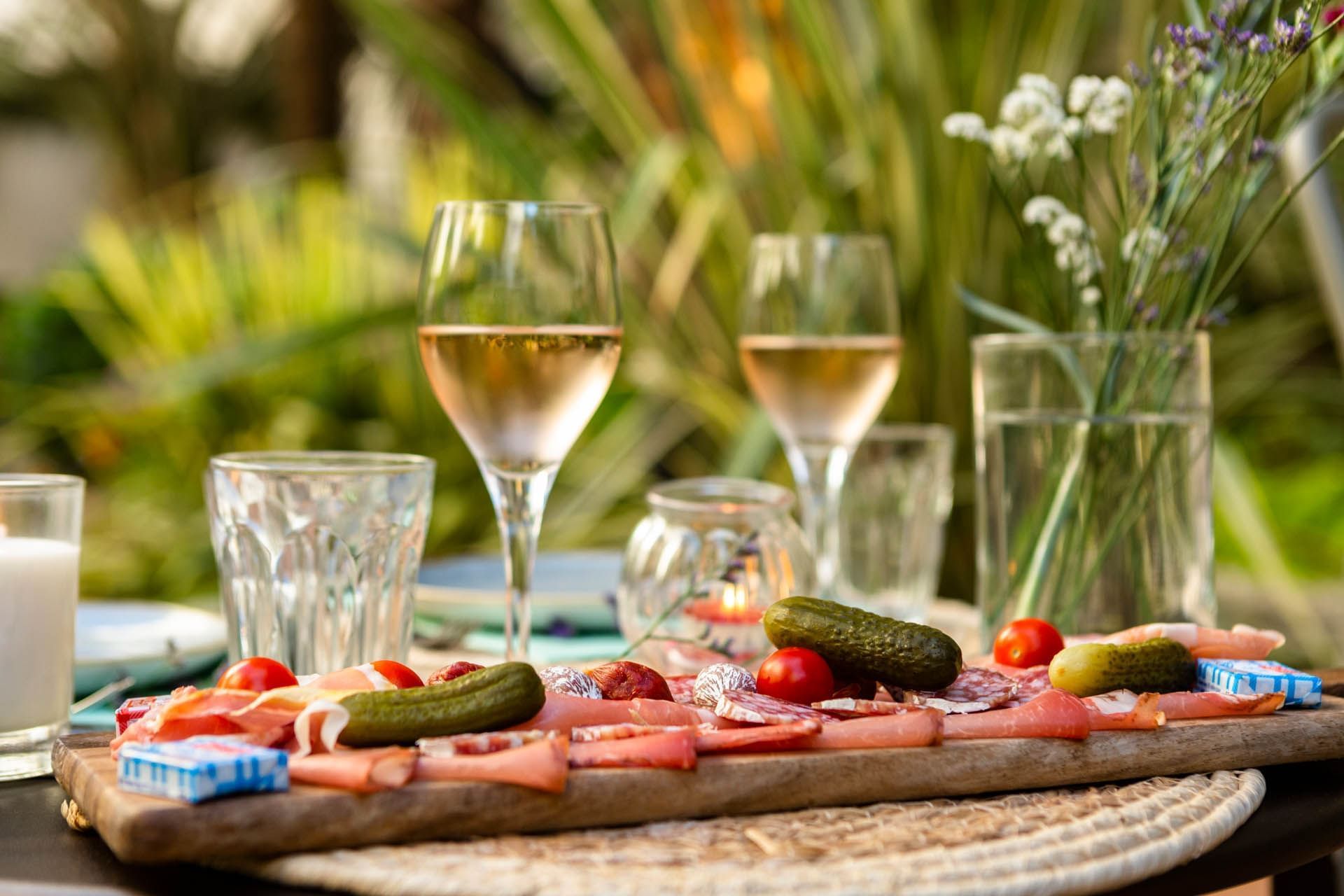 Verres à vin, snacks servis, Oceania Paris Porte de Versailles