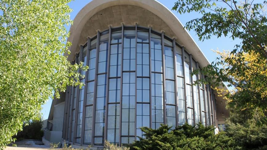 Fleischmann Planetarium near Legacy Vacation Resorts