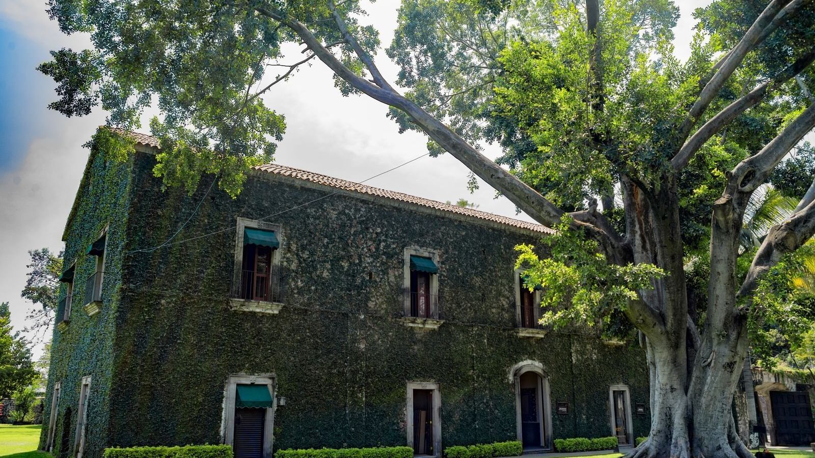 Exterior view of a hotel building at Fiesta Americana Hacienda