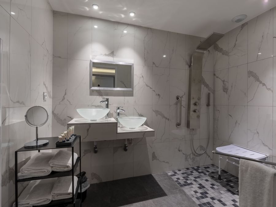 Bathroom interior in bedrooms at Hotel de la Balance