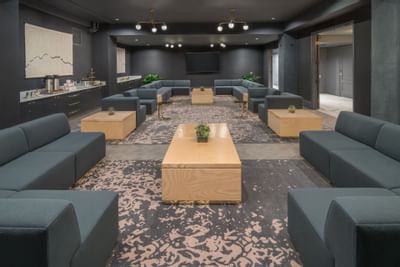 Hi-Lo hotel conference room with modular seating