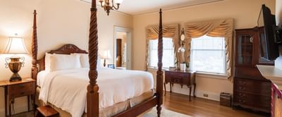 Comfy king bed & vintage furniture a Room in Mt Ada, Catalina Island Company