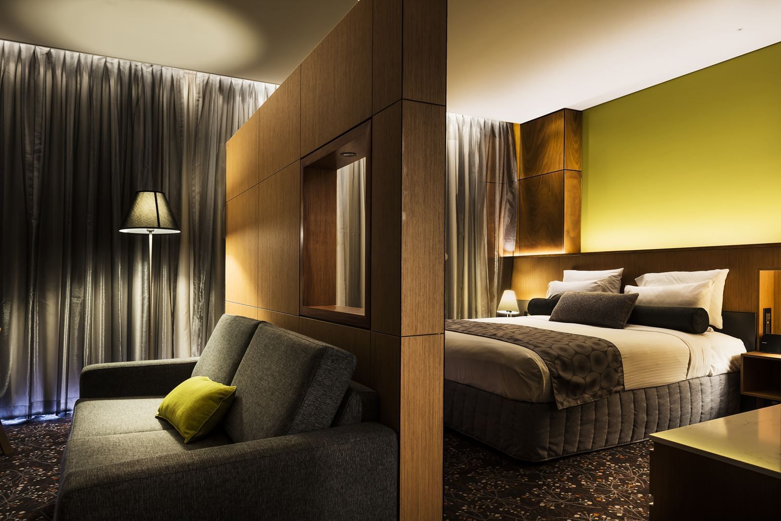 Accomadation With Living Roomat Mercure Sydney Liverpool 