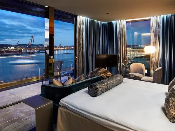 https://image-tc.galaxy.tf/wijpeg-chgv67mnkh00e2s5v67r0leex/penthouse-hotel-riverton_standard.jpg?crop=86%2C0%2C809%2C607