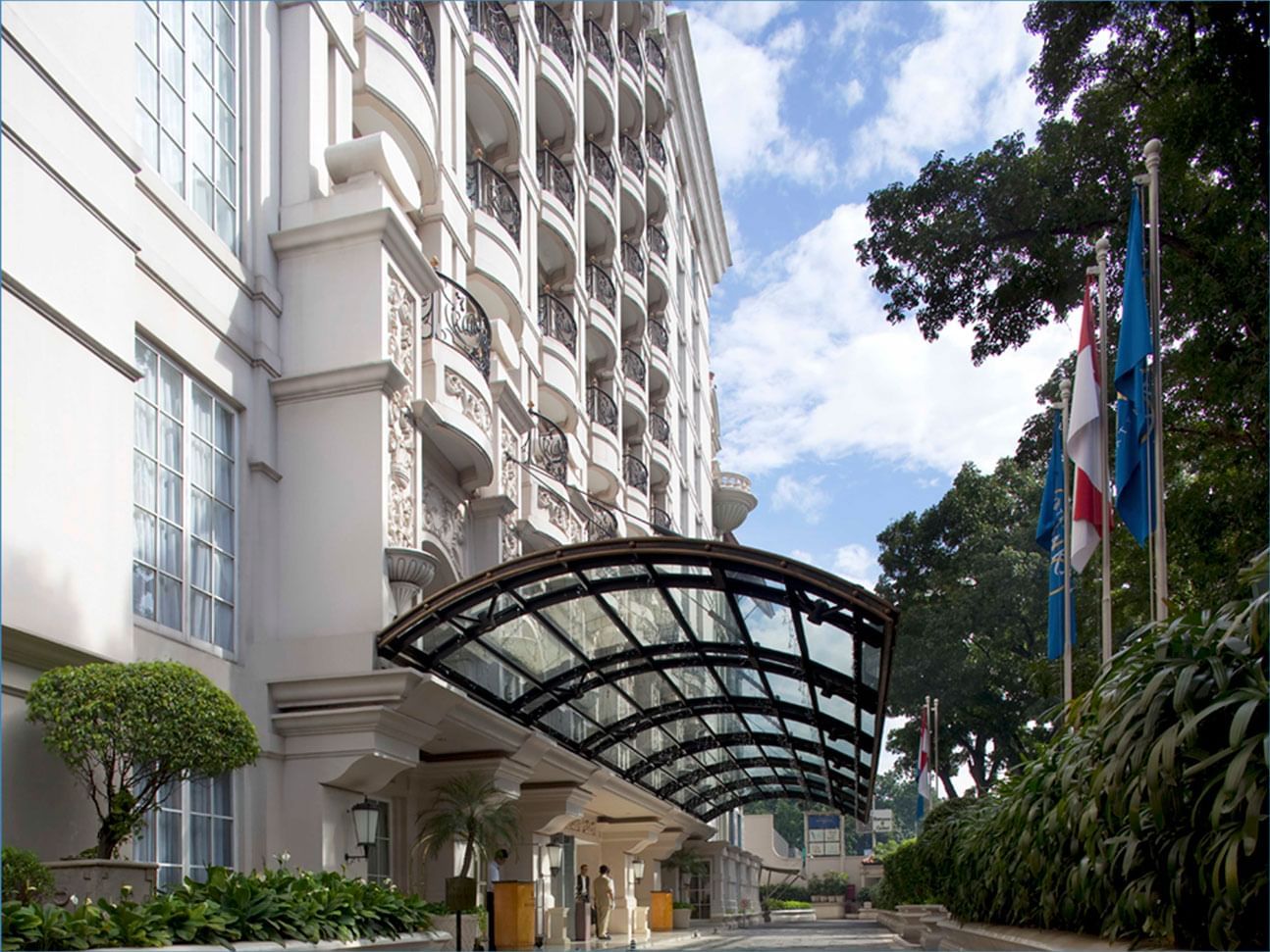 Stay Longer at Hotel Gran Mahakam