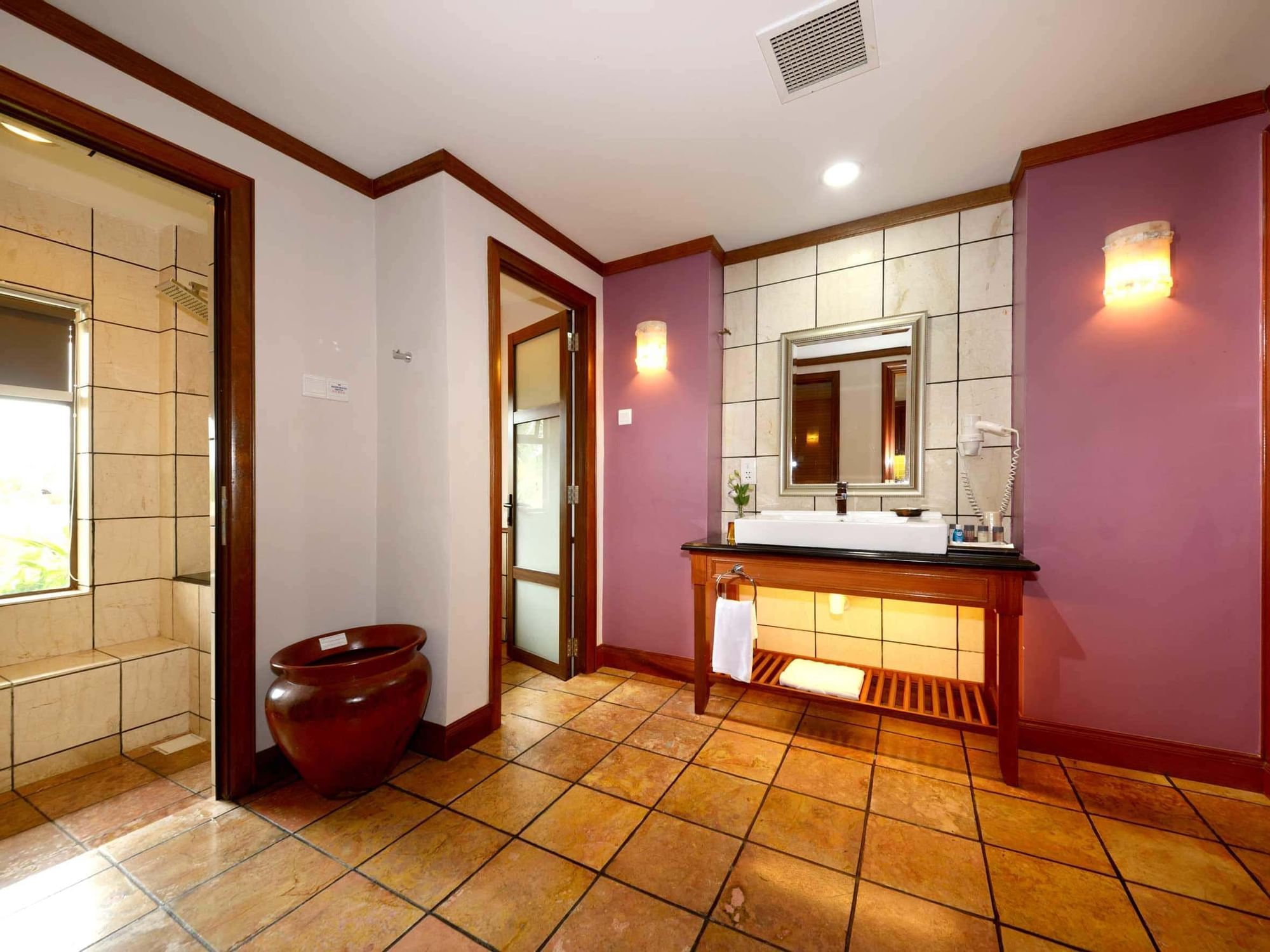  Grand Garden Pool Villa (Upper Unit) Bathroom View