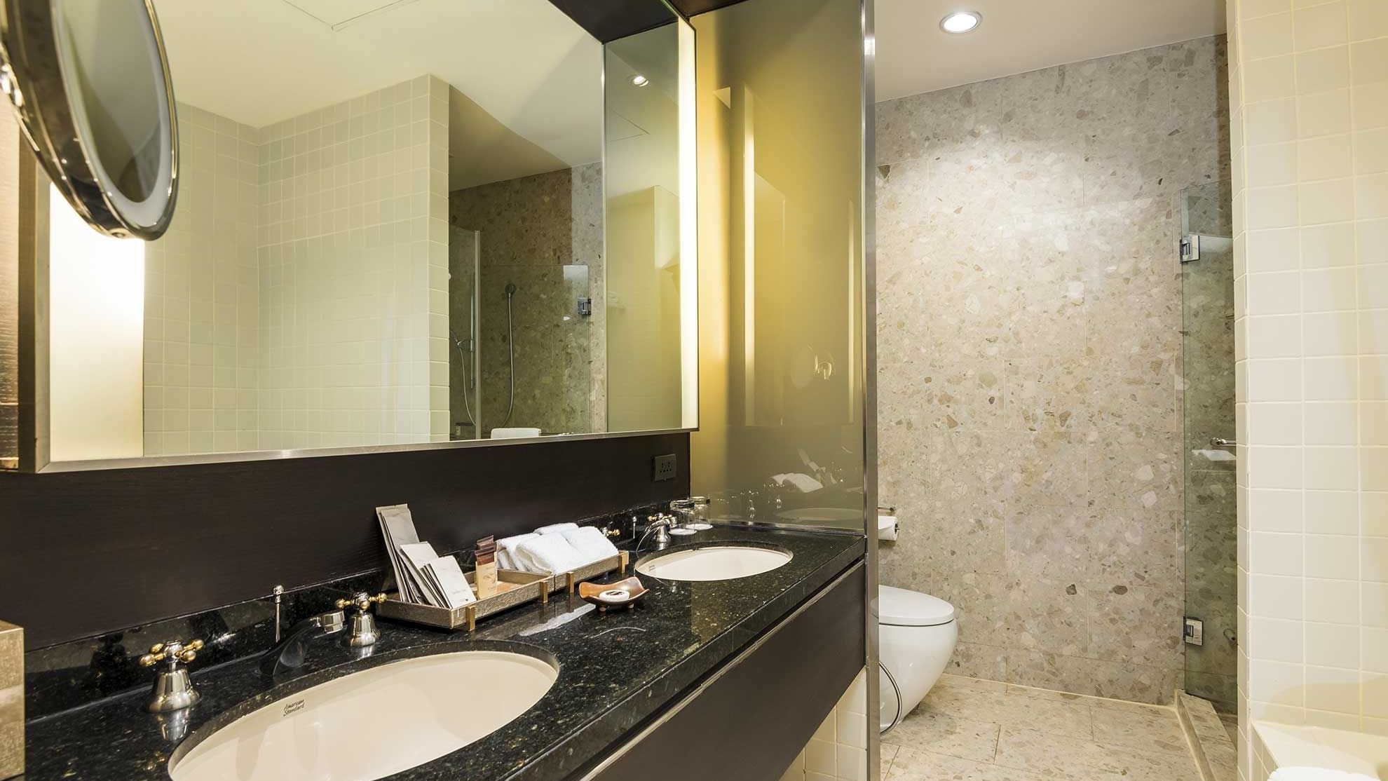 Sukhumvit Hotel ThreeBedroom City View at Emporium Suites