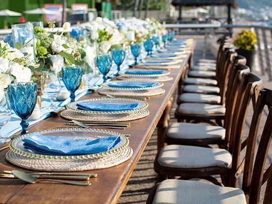 blue decoration dining table at Sunset Plaza Beach Resort