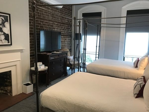 Guestroom - Two Queen Beds
